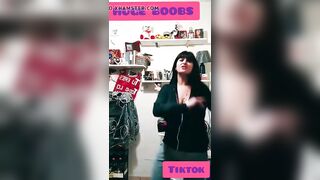 Huge Boobs tiktok (WATCH FULL VIDEO)