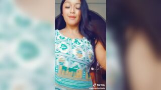 TIKTOK GIRL SHOWS PUSSY