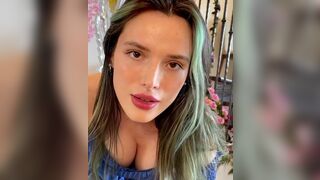 Bella Thorne singing on Instagram 2