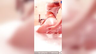 PERFECT BODY BABE TEASES PUSSY ON SNAPCHAT