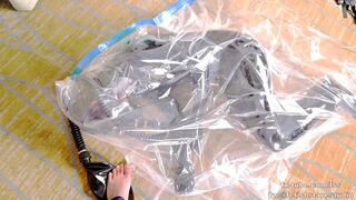 Cute Latex girl fullset on vacuum bag and mask breathplay