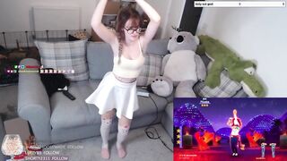 CUTE TWITCH STREAMER GIRL DANCING TO SHAKIRA (SHYPHOEBE)