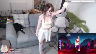 CUTE TWITCH STREAMER GIRL DANCING TO SHAKIRA (SHYPHOEBE)