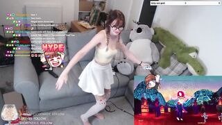 CUTE TWITCH STREAMER GIRL DANCING TO SHAKIRA (SHYPHOEBE)