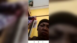 Mak Haji Isnah Paling Ganas Sekelurahan Jarang Pake Celana