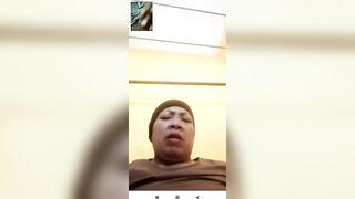 Mak Haji Isnah Paling Ganas Sekelurahan Jarang Pake Celana