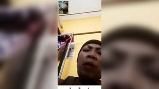 Mak Haji Isnah Paling Ganas Sekelurahan Jarang Pake Celana