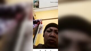 Mak Haji Isnah Paling Ganas Sekelurahan Jarang Pake Celana