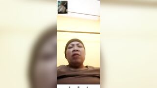 Mak Haji Isnah Paling Ganas Sekelurahan Jarang Pake Celana