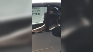 Il se fait sucer par une pute dans sa voiture