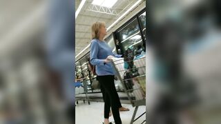 Wal-Mart Creep Shots big tits tight ass ebony slut candid