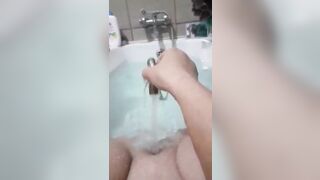 Object insertion: open shower in my pussy until I squirt