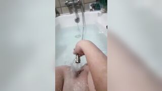 Object insertion: open shower in my pussy until I squirt