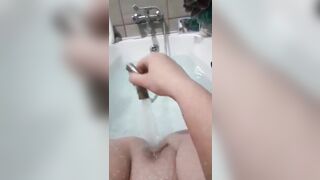 Object insertion: open shower in my pussy until I squirt