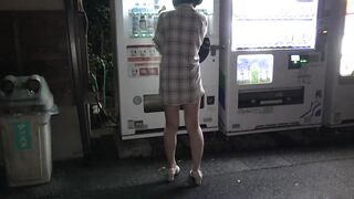 【個人撮影】素人JDがお尻丸出しで自動販売機...からの、裸でお散歩。トンネルでは車が後ろから来てドキドキ(///w///)【野外露出】