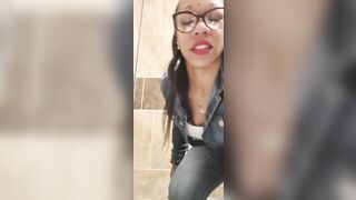 Uniqueen Peeing and Slurping it off the Bathroom Floor come see me be Disgusting Daddy