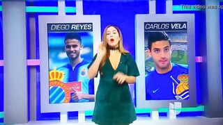 Ana Caty Hernández Goribuena En Minivestido Verde Piernona - YouTube (720p)