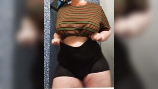 Thicc College Girl Twerks in Spandex in Dorm Bathroom