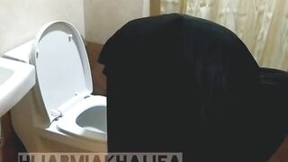 How Muslim Girl Pissing? Caught Piss in Toilet.