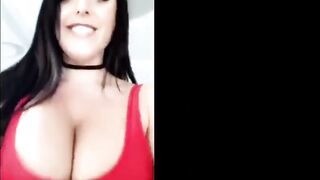 White Girl Loves to Bounce Boobs on Snapchat