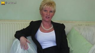 Classy mature lady feeling naughty