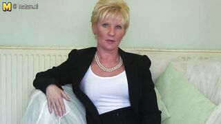 Classy mature lady feeling naughty