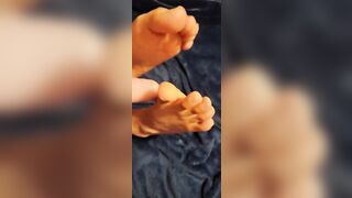 Cum play with my feet daddy