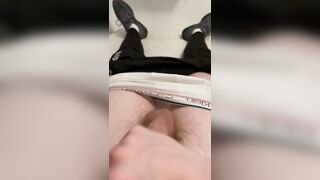 19 YEAR OLD CUMS IN TRAINERS