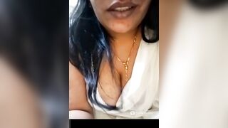 Desi Indian aunty white saree blouse removing