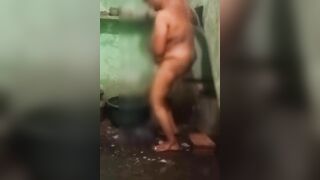 Desi indian girl bathing video