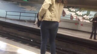 Assgirl  waiting metro