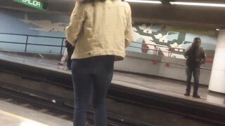 Assgirl  waiting metro