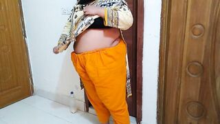 Priya Aunty Ko Jabardast Choda Dea padosi - Indian Desi MILF Aunty Fucked By Her Devar in Alone Room When Swipeing House