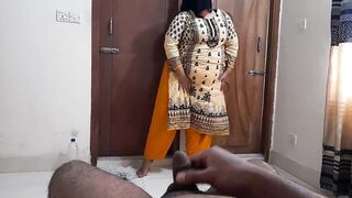 Husband se bareshan Horny Bhabhi neighbor se chudi - Hot Bhabhi cowgirl riding on Big Cock (Clear Hindi Audio)