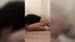 watch me cum while humping and grinding my pillow and vibrator