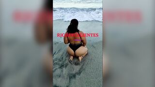 MOSTRANDO LAS TETAS EN LA PLAYA Y ME FOLLARON APENAS LLEGUE A MI CASA