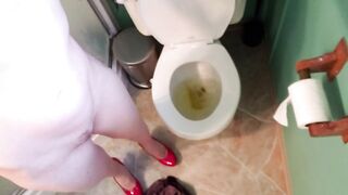 Messy Nude Pee In High Heels