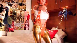 LEELOO FAZENDO STRIPTEASE COSPLAY GOSTOSA