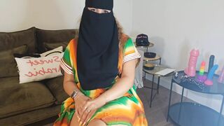 Arabian Wife in Niqab Masturbate - (Arabic En Darija) SweetArabic