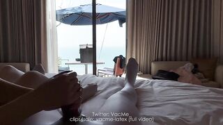 [VacMe]Couple Pantyhose Handjob in luxury hotel by sea